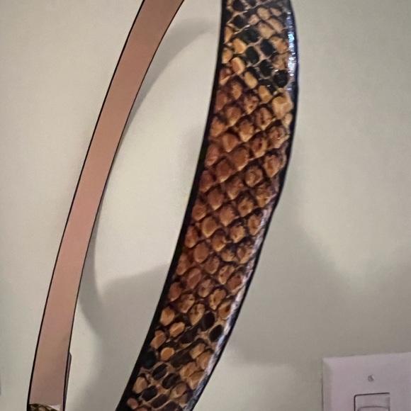 SNAKESKIN BELT FAUX 1” wide, 39 “ long. Adjustable. Smart Rectangular Bu… - Picture 3 of 6